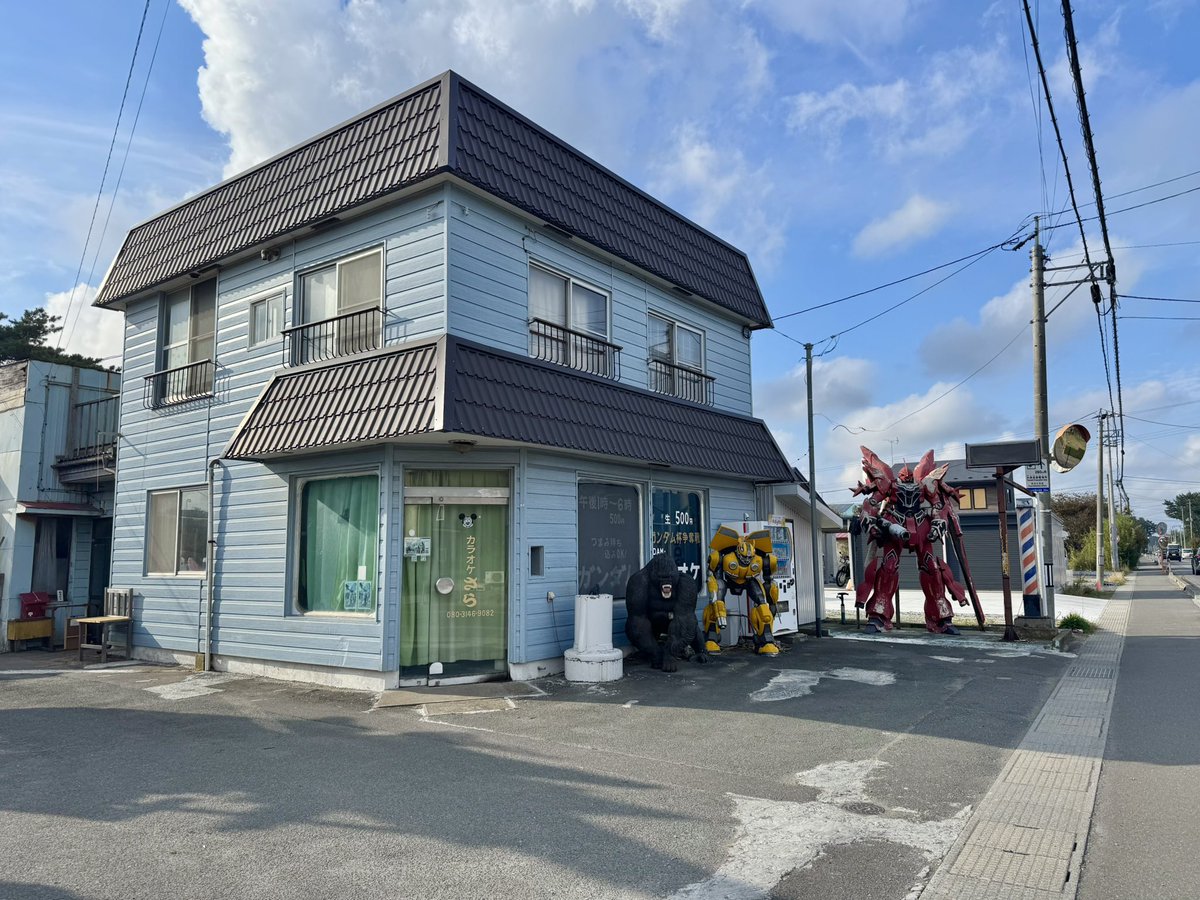 Asuka_Shiromaru's tweet photo. インターネット民として一度は訪れたかった青森の珍名所　ガンダム床屋(跡) https://t.co/pSVdzaRAP4