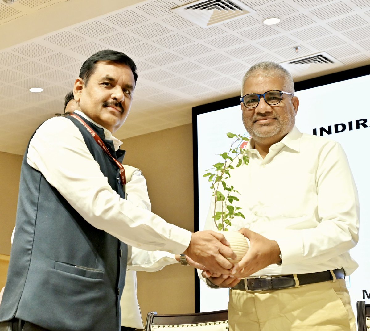 byadavbjp's tweet photo. Interacted with mid-career training participants of Indian Forest Service today in Delhi.

Urged officers to move beyond traditional regulatory functions and become leaders, innovators and facilitators of sustainable development. Stressed the importance of emerging technologies, including GIS, remote sensing and artificial intelligence, alongside continuous capacity building and community engagement.

🔗 https://t.co/gBkohtjeUg