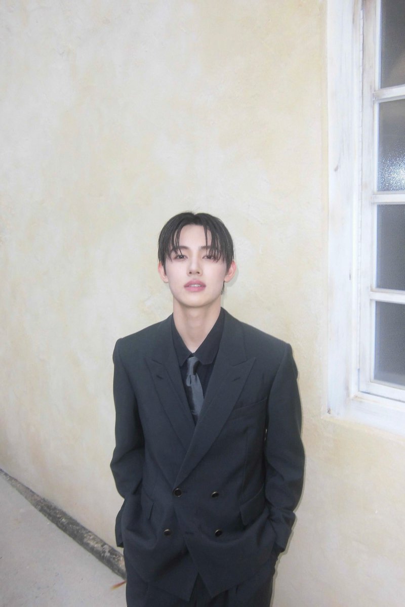 starfisyei's tweet photo. OMG SEAN PAKE JAS HITAM GANTENG BANGET 🤤🤤 https://t.co/xSCnddrpgV