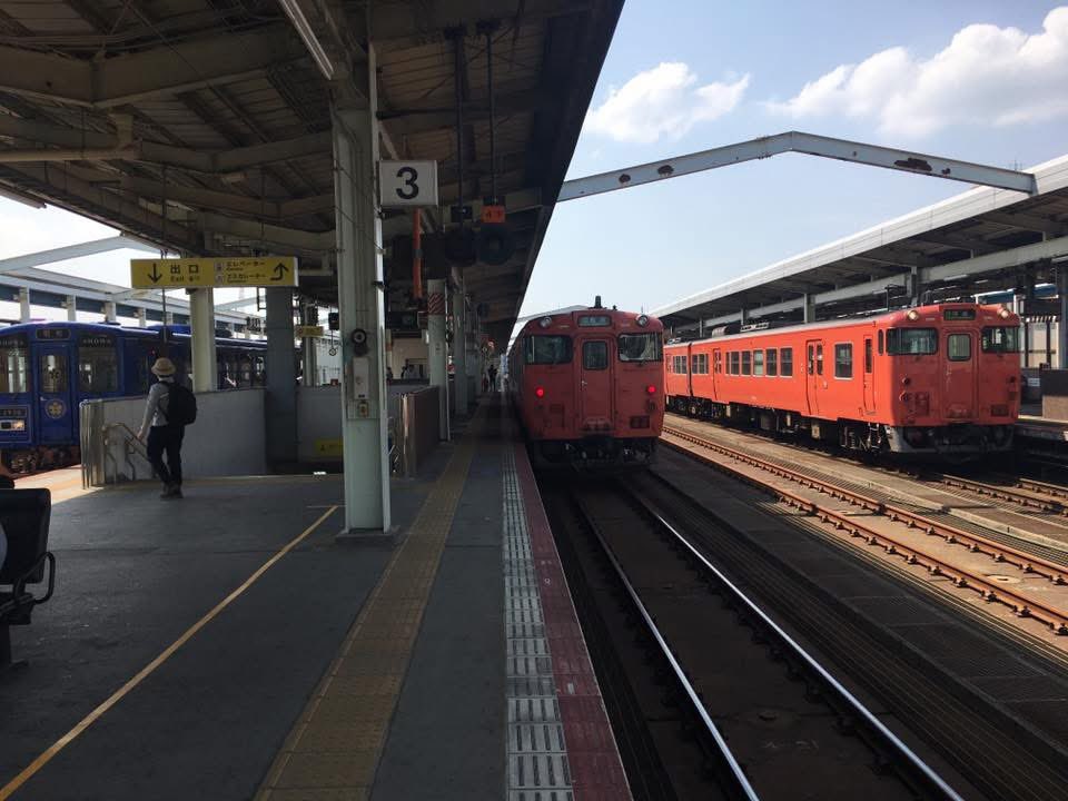 uhat_tsuan's tweet photo. @bozu_108 昭和生まれの車両達にたくさん出会える

ある時間の山陰本線鳥取駅
止まっている車両は全部昭和生まれ https://t.co/tDjZ1BAG5Q