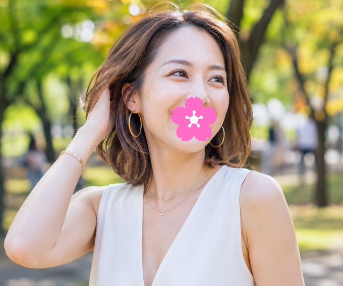 rnchp65488957's tweet photo. 皆様初めまして、いつもは子供のころからの夢であったお花屋さんで働く一般的主婦です。  夫との関係は上手くいっていない訳ではないけど、毎日の刺激は全くありません…  こういうアカウントで色々と気持ちを吐露したり、素敵なおじさまにお話しを聞いて欲しいなと思います。 https://t.co/16jDwDZ6q0