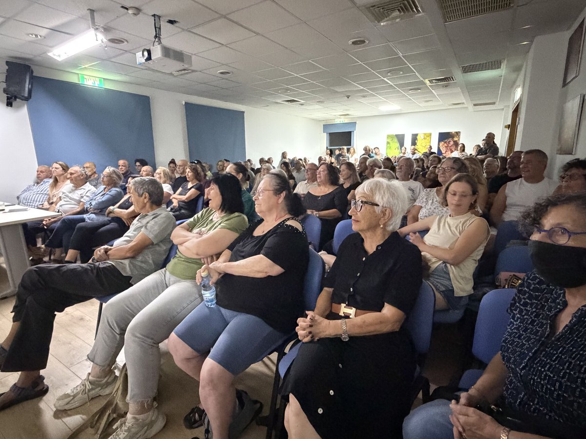 iui_eilat's tweet photo. 300 nights underwater, 100+ guests, and incredible stories from beneath the surface! 🌊📸

Last Thursday, we hosted Dr. Tom Shlesinger at IUI Eilat for a fascinating journey into coral reefs after dark, exploring coral reproduction, photography, and scientific discoveries. https://t.co/J8QICYZbLb