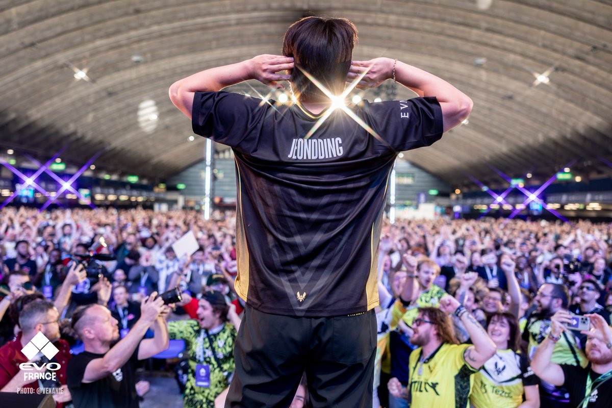 Vexanie's tweet photo. Finally an EVO champion @Jeondding_tk
#VforVictory https://t.co/LQA8Q5xsrf
