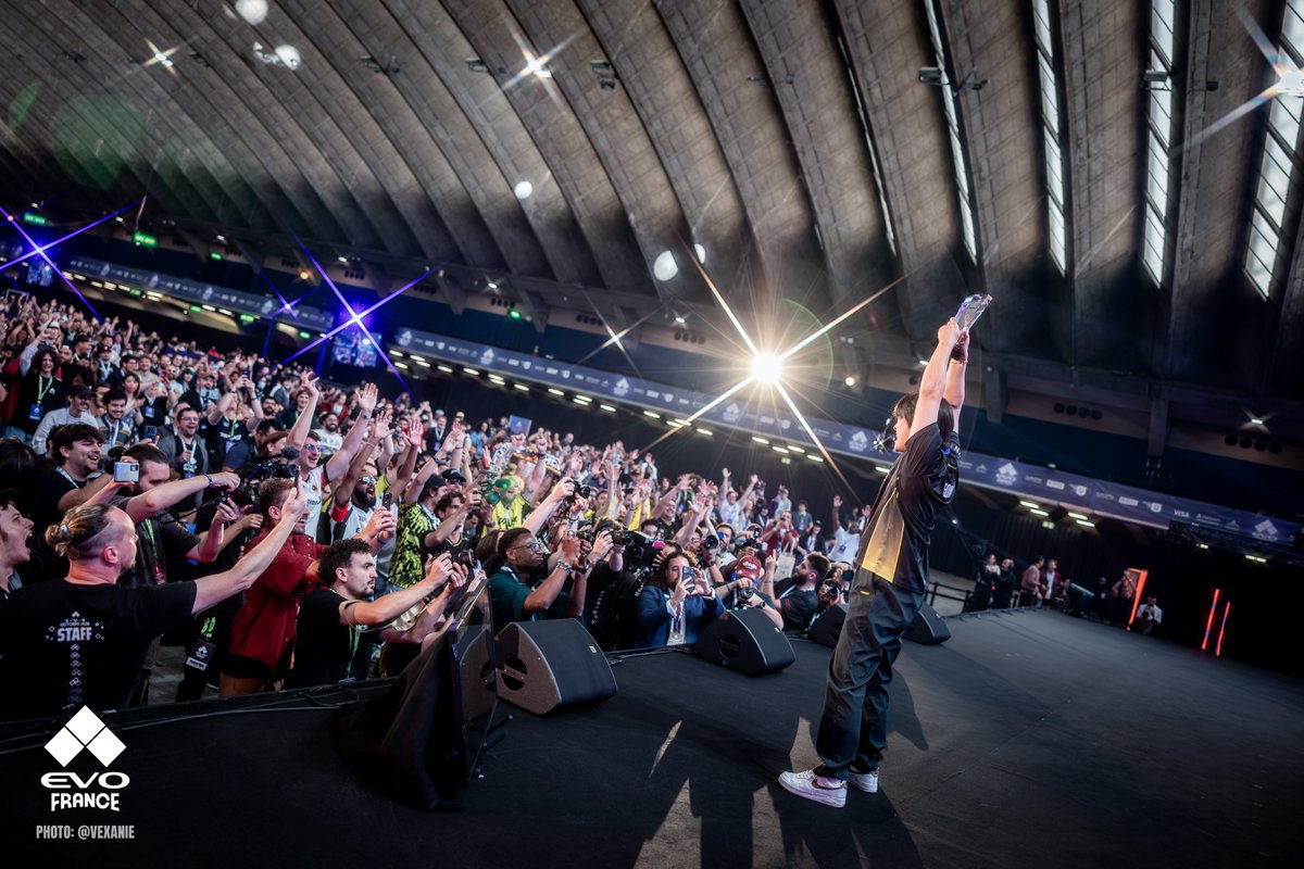 Vexanie's tweet photo. Finally an EVO champion @Jeondding_tk
#VforVictory https://t.co/LQA8Q5xsrf