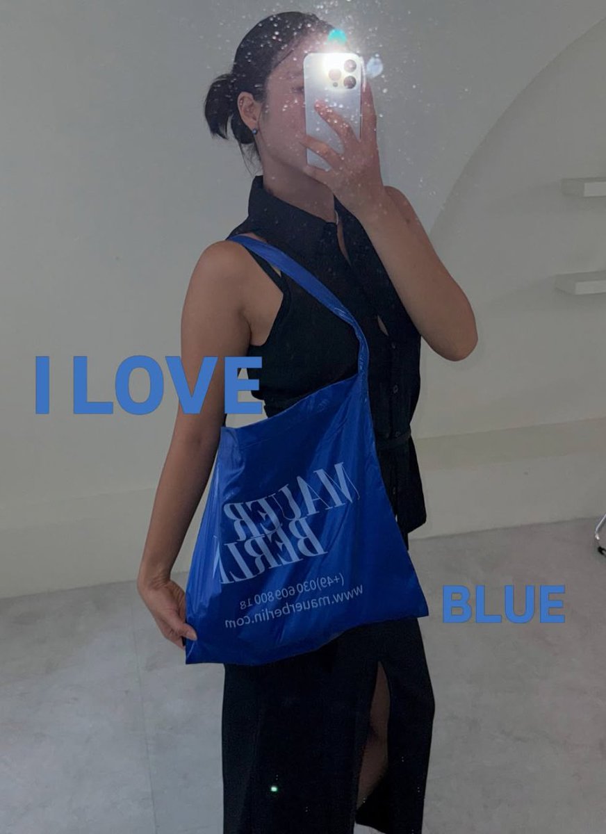 mauerberlin_'s tweet photo. #RT 파란색 가방 중에 제일 예쁨 💙

The prettiest of the blue bags !! https://t.co/9KRoczUUDW