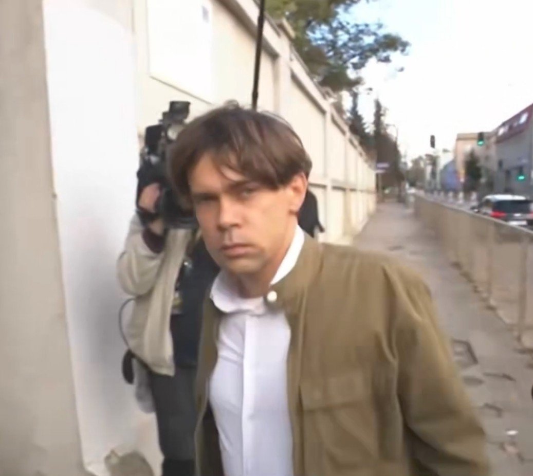 ProfesorPingwin's tweet photo. przeciętny Polak wchodzący w poniedzialek rano do roboty https://t.co/HKfx7zfgeZ