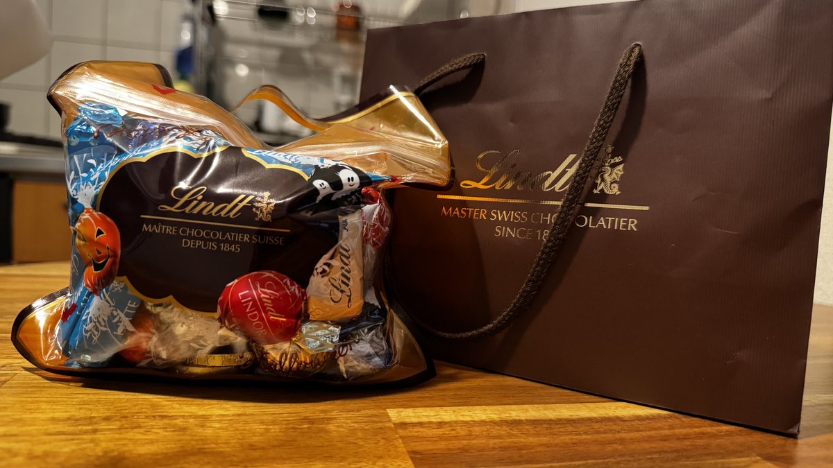 hanrei_niwashi8's tweet photo. #Lindt
詰め放題してきた
￥2000ほどお得だった https://t.co/zwgv1g8r0P