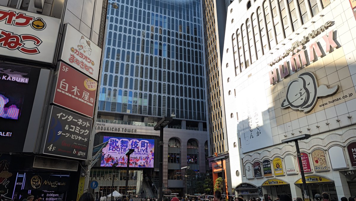 wat_twr's tweet photo. 新宿シネシティ広場とTTR歌舞伎町駅。
「カーネル・サン・ダース!」
#ODN
#踊る大捜査線
#odoru https://t.co/dKLUFg3NYw