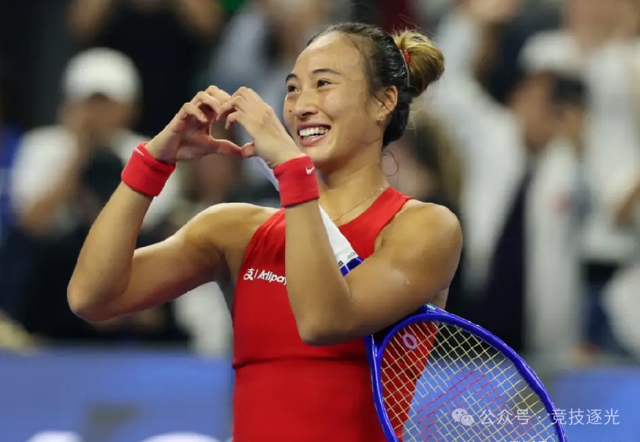 ChinaSportsX's tweet photo. 🏓 鄭欽文中網奪冠獎金770萬，王曼昱WTT大滿貫女單冠軍才91萬！練乒乓球真的沒用？同一晚奪冠，獎金相差8倍！網球是全球化職業體系，乒乓球海外影響力有限！商業代言更是天差地別！🏆🔥
 
#乒乓球 #鄭欽文 #王曼昱 #WTT #中國網球公開賽
 
🏓 Same night, two champions! Zheng Qinwen earns 7.7M RMB at China Open, while Wang Manyu gets only 910K RMB at WTT Grand Smash! An 8x gap! Tennis is a global sport, table tennis struggles overseas! 🏆🔥