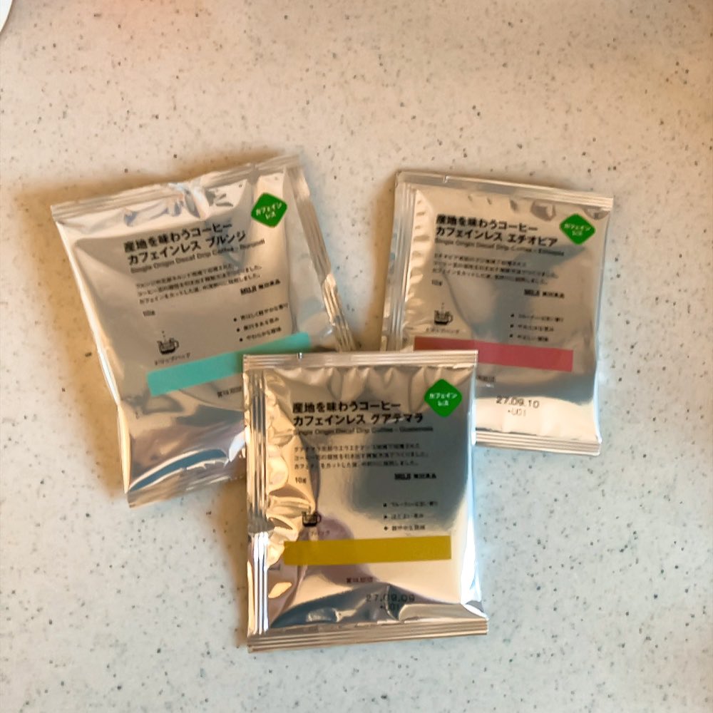mintjet's tweet photo. 無印良品の「産地を味わうコーヒー」に、カフェインレスがこんなに！カフェインレスでいて風味を好みで選べる日々が来ている。 https://t.co/x8z9O1HBS6
