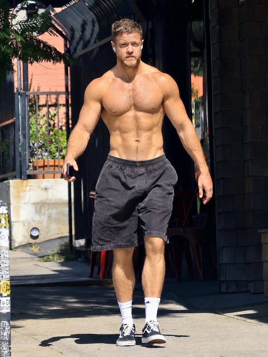 nzubegoodluck80's tweet photo. Newly single Man Dan Reynolds stepped out shirtless amid the Los Angeles heatwave 😍 https://t.co/SsDj20x7bj