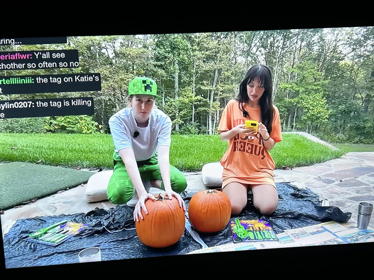 Isaslowpoke's tweet photo. Watching mama y papa #home https://t.co/3MjTjMkJMK