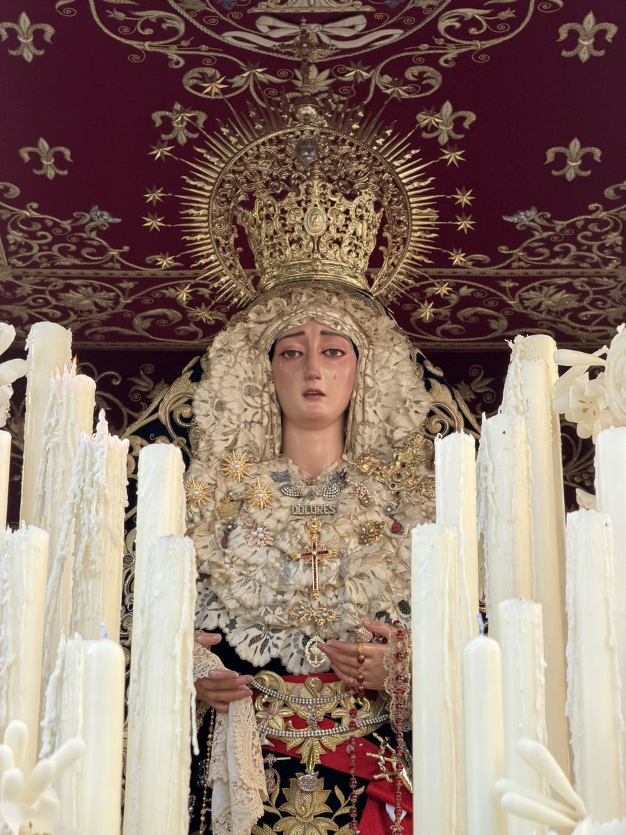 HdadGranPoder's tweet photo. 𝐑𝐄𝐏𝐑𝐄𝐒𝐄𝐍𝐓𝐀𝐂𝐈𝐎́𝐍

Con motivo del 300 aniversario fundacional de la Antigua Hermandad Servita de María Santísima de los Dolores, una representación de la Junta de Gobierno de nuestra Hermandad ha participado en la procesión extraordinaria organizada por la Hermandad del Gran Poder de Montellano, @GPoderMontellan.

La Santísima Virgen de los Dolores ha lucido el manto azul de María Santísima del Mayor Dolor y Traspaso, realizado por el taller de Fernández y Enríquez en 1991.

María Santísima de los Dolores ruega por nosotros. 

#GranPoder2026
#DoloresDeMontellano
