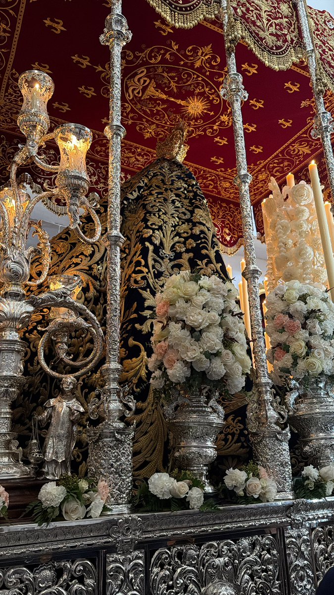 HdadGranPoder's tweet photo. 𝐑𝐄𝐏𝐑𝐄𝐒𝐄𝐍𝐓𝐀𝐂𝐈𝐎́𝐍

Con motivo del 300 aniversario fundacional de la Antigua Hermandad Servita de María Santísima de los Dolores, una representación de la Junta de Gobierno de nuestra Hermandad ha participado en la procesión extraordinaria organizada por la Hermandad del Gran Poder de Montellano, @GPoderMontellan.

La Santísima Virgen de los Dolores ha lucido el manto azul de María Santísima del Mayor Dolor y Traspaso, realizado por el taller de Fernández y Enríquez en 1991.

María Santísima de los Dolores ruega por nosotros. 

#GranPoder2026
#DoloresDeMontellano