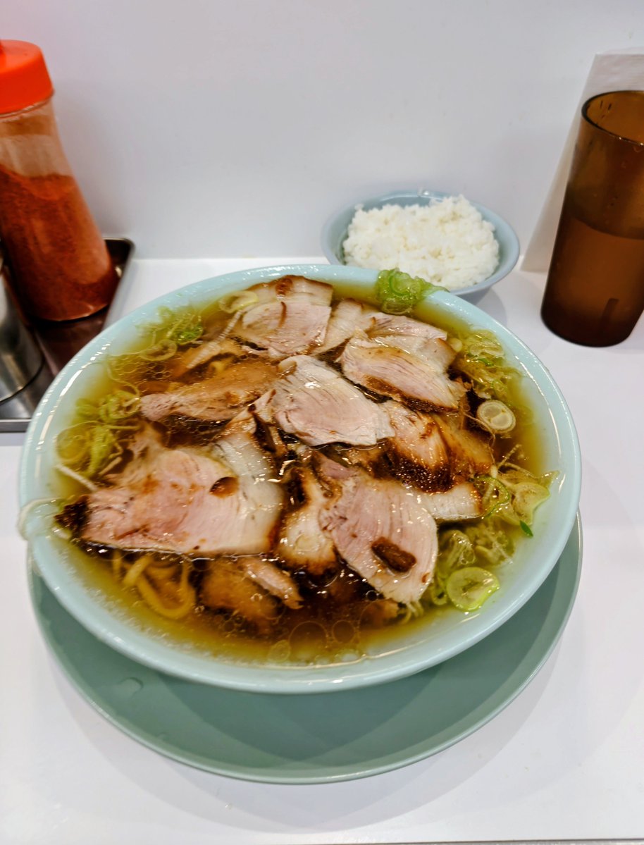 HgUtKxVjyS87962's tweet photo. ともちんラーメンからタバコ天国でひと休み。競馬当たるといいな。 https://t.co/Bf5DWU3bhx