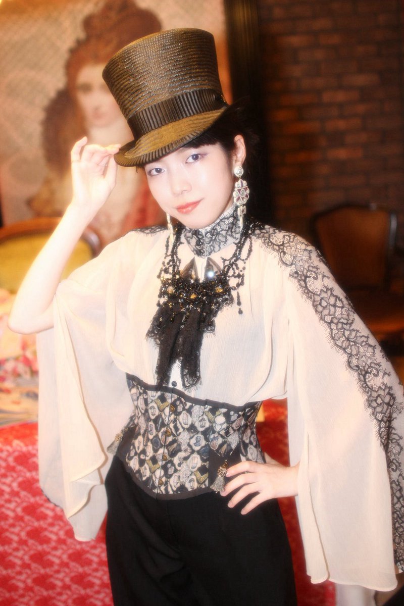 reikosha's tweet photo. 先週末の #abilletage・Halloween晩餐会 は、アリスな会場に合わせて、マッドハッター🎩コーデでした✨

お写真素敵に撮ってくださり、ありがとうございます☺️
Photo：@kennho0825 https://t.co/3e9XuvMrmp