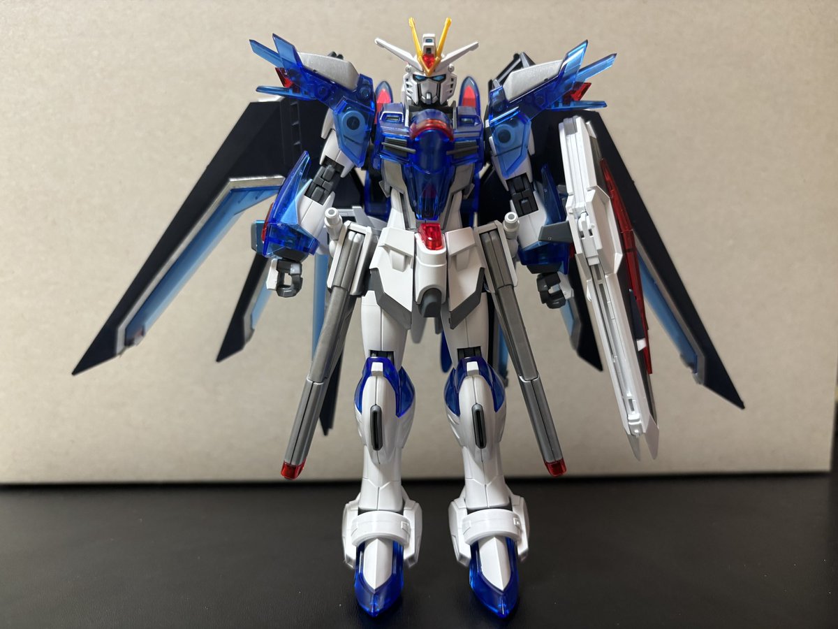 lie_0315's tweet photo. 友達から貰ったHGライフリ作り終わった。パーツはめる順番間違えたりゲート処理で余計な所を削るとか初歩的なミスをしつつなんとか完成。説明書通りに組み立てるだけといってもパーツ多いと探すのにも時間かかるし大変ね https://t.co/ngidc5D2jW