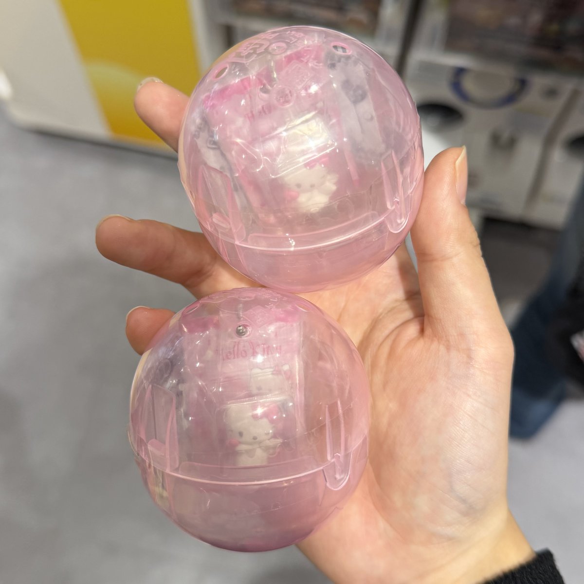 0rullx's tweet photo. ハローキティ パッケージミニチュアコレクション2 HELLO KITTY 交換

譲　天使

求　ヒョウ柄💖

都内手渡し＞郵送

お気軽にお声掛けください🌷 https://t.co/Yk1Oms3pNX