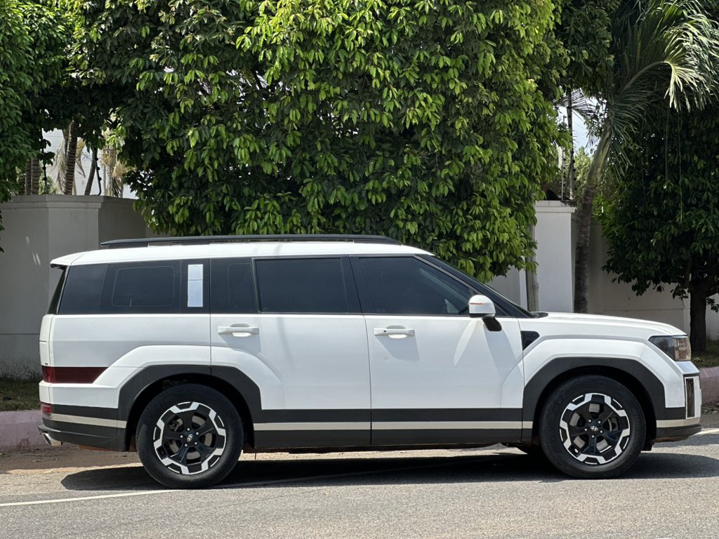 Teshie_youngboy's tweet photo. 2024 Hyundai Santa Fe Limited 
GHS 560,000
28k miles 

•2.5L turbocharged engine 
•Automatic transmission 
•Double sunroof 
•3rd row seating (7 seater)
•Leather seats
•Wireless charging pads
Dm  or WhatsApp us on 0530179956 https://t.co/GWUtiDBgfe