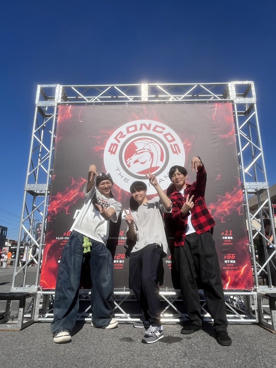 okailove0910's tweet photo. いかちゅんさん2日間お疲れ様でした！
初めてのプロバスケ観戦にずっと興奮しっぱなしで本当に楽しかったです✨
その応援チームとしていかちゅんさん（@mnchn31413）がいるグループ(#dipQueenZ )の皆さんのパフォーマンス素敵でした！
カッコ良すぎたのでもっと色んな方に広まってほしいなー！

他にも色んなヲタ芸メンバーと一緒に応援できて嬉しかったです！
試合にも勝利出来て！
楽しい時間をありがとうございました🙏✨
#さいたまブロンコス