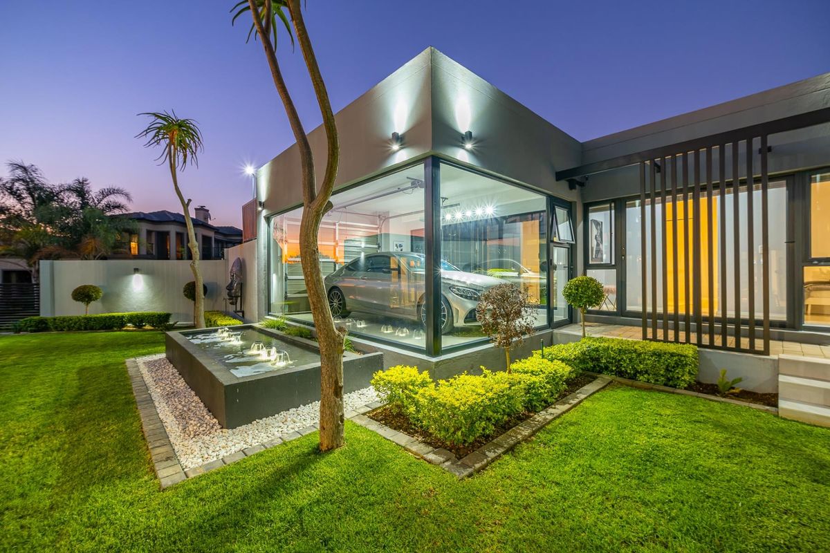 MyPropertySA's tweet photo. 🛏 4 | 🛁4.5 | 💰R  6,550,000 | 📍Fourways, Sandton

Defined by a carefully considered palette of oak, exposed brick, glass and charcoal, this home brings together contemporary architecture, exceptional detailing and comfortable single-level living.

👉 https://t.co/ATGfDMRILG https://t.co/QF6IFZRr2C