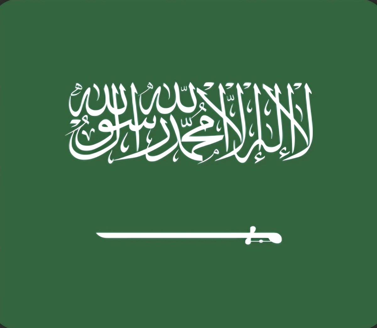 mjharbi's tweet photo. (فَكُلًّا أَخَذۡنَا بِذَنۢبِهِۦۖ فَمِنۡهُم مَّنۡ أَرۡسَلۡنَا عَلَيۡهِ حَاصِبٗا وَمِنۡهُم مَّنۡ أَخَذَتۡهُ ٱلصَّيۡحَةُ وَمِنۡهُم مَّنۡ خَسَفۡنَا بِهِ ٱلۡأَرۡضَ وَمِنۡهُم مَّنۡ أَغۡرَقۡنَاۚ وَمَا كَانَ ٱللَّهُ لِيَظۡلِمَهُمۡ وَلَٰكِن كَانُوٓاْ أَنفُسَهُمۡ يَظۡلِمُونَ (40) مَثَلُ ٱلَّذِينَ ٱتَّخَذُواْ مِن دُونِ ٱللَّهِ أَوۡلِيَآءَ كَمَثَلِ ٱلۡعَنكَبُوتِ ٱتَّخَذَتۡ بَيۡتٗاۖ وَإِنَّ أَوۡهَنَ ٱلۡبُيُوتِ لَبَيۡتُ ٱلۡعَنكَبُوتِۚ لَوۡ كَانُواْ يَعۡلَمُونَ) (41) العنكبوت.
(وَمَا جَعَلَهُ اللَّهُ إِلَّا بُشْرَىٰ وَلِتَطْمَئِنَّ بِهِ قُلُوبُكُمْ ۚ وَمَا النَّصْرُ إِلَّا مِنْ عِندِ اللَّهِ ۚ إِنَّ اللَّهَ عَزِيزٌ حَكِيمٌ) (10) الأنفال.

قِبْلَةَ الْكَوْن

الحَمْدُ للهِ شِعْرِي فِي حِمَاكَ سَمَا
فزَيَّنَ البَــوْحُ دَهْـرَاً بالنُّجُـومِ سَمَــا
وَفَجَّرَ النُّــــــورُ أنْهَـــــارَاً بِأوْرِدَتـــِـي
وَفِي مُحَيَّــــايَ لَاحَ الضَّوْءُ وارْتَسَمَا
حتَّى إِذَا مَا بَيَــاضُ العِشْقِ أطلَقَهَا
عَلَوْتُ بِالحُبِّ مِنْ وَحْيِ الرُّؤَى قِمَمَا
رَسَمْتُ لِلصُّبْحِ مِنْ قَلْبِي قَصَـــائِدَهُ
فَغَنَّـتِ الطَّيْرُ.. حَتّـى قَـامَ مُبْتَسِمَـا
وَيُدْرِكُ الْخَلْقُ أَنِّي فِيــكَ أَكْتُبُــــــهَا
وَيُزْهِرُ الوَقْتُ كَوْنِي خَيْرَ مَنْ رَسَمَـا
فَيصْبِحُ   النَّاسُ أَسْرَى فِي مَفَاتِنِهَا
يُرَدِّدُونَ قَصِيـــدِي كَيْـفَـمَــا نُـــظِمَـا
هُمْ يَحْسَبُونَ القَوَافِي نَخْلَ مَوْطِنِهِمْ
وَهُنَّ خَجْلَى وُقُوفَــاً للَّذِي حَـكَـمَـــا
فأنْــتَ يَــا مَوْطِنَ الإِلْهَــامِ قَــافِيَـتِي
بِــرؤيــةٍ لا تُـعَــانِــي عُمْرَهَا قِـدَمَـــا
وَأَنْتَ أَنْتَ نُهُوضُ الرُّوحِ فِي جَسَدِيْ
يَــا مَنْ مَنَحْتَ بَيَــانِــي مُهْجةً وَفَمَـا
مَــا كَانَ حِبْرَاً إذَا دَوَّنَتُ فَـــــارِهَــــــةً
بَلْ كَانَ حِبْرِي لَهَا مِسكَ الحروفِ دَمَا
لا أكْتُـــبُ الشِّعْرَ أَفْـــكَــــارَاً بِلَا قِيَــمٍ
ولا تَــرَى أحْرُفِـي غَيْرَ الذُّرَى حُلُـمَـــا
أوْ كَيْــفَ جُـدْنَـا مَعَـاً فِي كُلِّ مَلْحَمَـةٍ
بِنَقْشِ مَجْدِكَ صِـرْتُ الشَّـاعِرَ العَلَمَــا
يَا قِبْـلَةَ الكَـوْنِ وَالأكْـــوَانُ خَـــاضِـعَــةٌ
وقُبْـلَةَ الحُـبِّ مِـنْ طِفْلٍ وَقَـدْ حَـلُـمَــا
العَطْفُ واللُّطْفُ.. لا ضَعْفٌ يُصَــاحِبـنَـا
بِـالحَـزْمِ وَالعَـزْمِ هَلَّ النَّــصْرُ مُبْتَسِمَا
إذَا سَمَــوْنَا سَمَــوْنَا فَالمَــدَارُ بِـــنَـــا
وَالسِّـــرُّ إِيــمَـــانُــنَــا، نَعْلُو إِذَا عَظُمَا
لا شِــرْكَ لا إِفْكَ مَــا أنْـقَـى عَقِيدَتَنَـا
لِذَا لَنَـا الأمْـنُ مَـا شَـاءَ الإِلَهُ حِــمَـى  
فـالحَمْـدُ للهِ.. أنَّـــا أُمَّــــةٌ وَسَـــــــطٌ
أرَادَهَـــا نَــهْــجَـاً الرَّحْــمَـنُ إِذْ رَحِمَـا

#محمد_جبر_الحربي 
#مكة 
#المدينة_المنورة 
#الرياض 
#السعودية 
https://t.co/5WJB3NDLvk