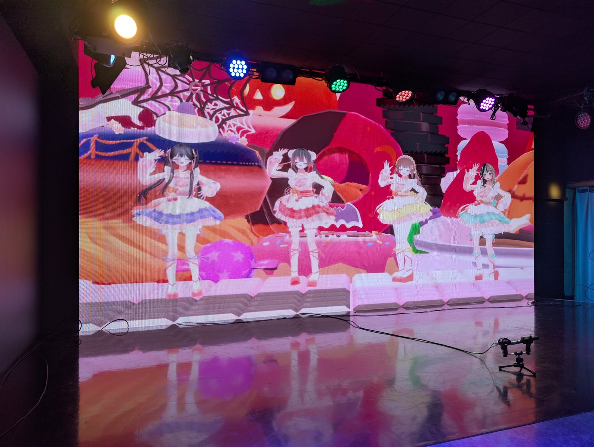 neonanoda's tweet photo. 昼の部行ってきました！
普段声出しできないから声出せて楽しかった！
グッズ整理しないと…
 #あまゆめ
 #HLP_voi1 https://t.co/aX6RBL1hKV
