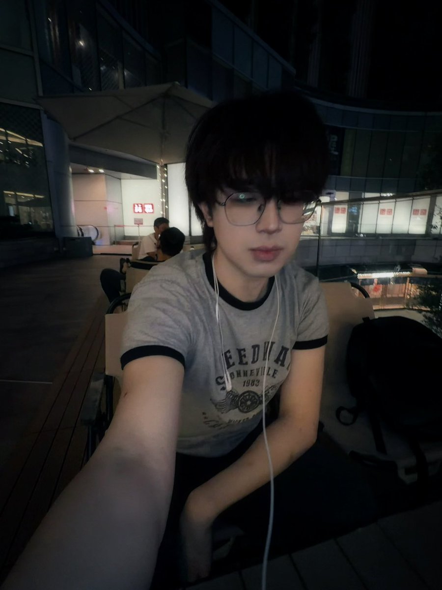gyudnon's tweet photo. hi ? hi hi https://t.co/KynTKGHRGX