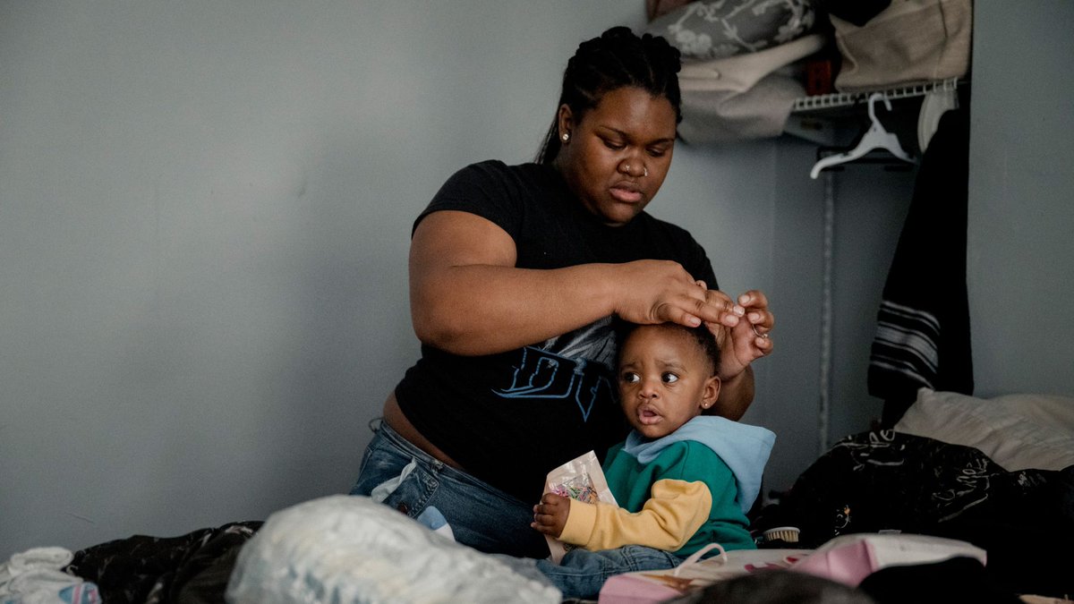 BasicIncomeOrg's tweet photo. CNN article/Photos: Philadelphia’s Philly Joy Bank provides $1,000 a month unconditionally to pregnant residents, from the second trimester through their baby’s first birthday. Families report less financial stress, greater stability and more freedom.  https://t.co/0CdrBonsP0 https://t.co/6S6CHA8bV5