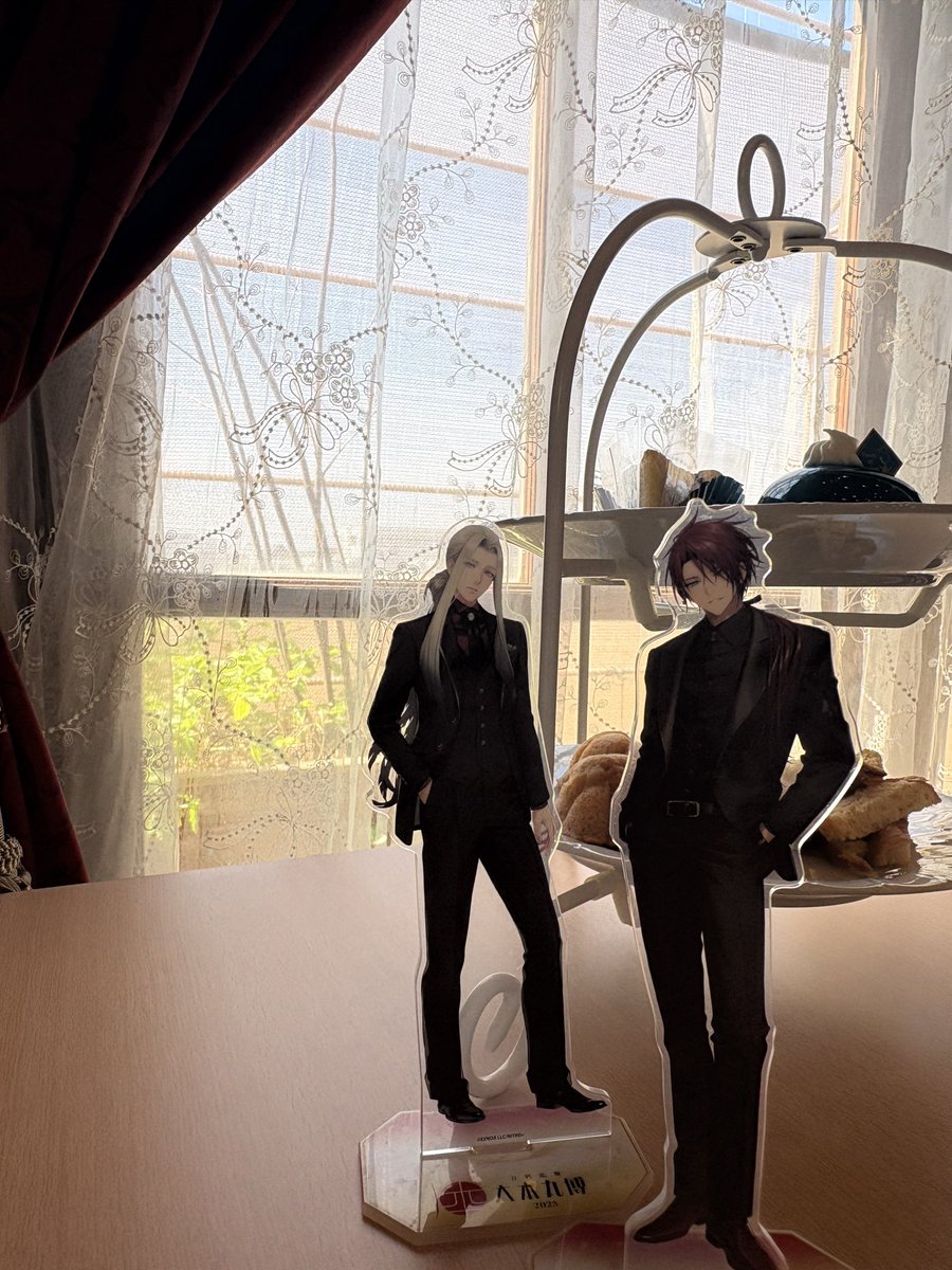 ma_honmarudiary's tweet photo. この構図が好きすぎて写真を撮れるタイミングがあると絶対やってしまう（逆光ﾔﾊﾞｽｷﾞ） https://t.co/nv0HD3pkDD