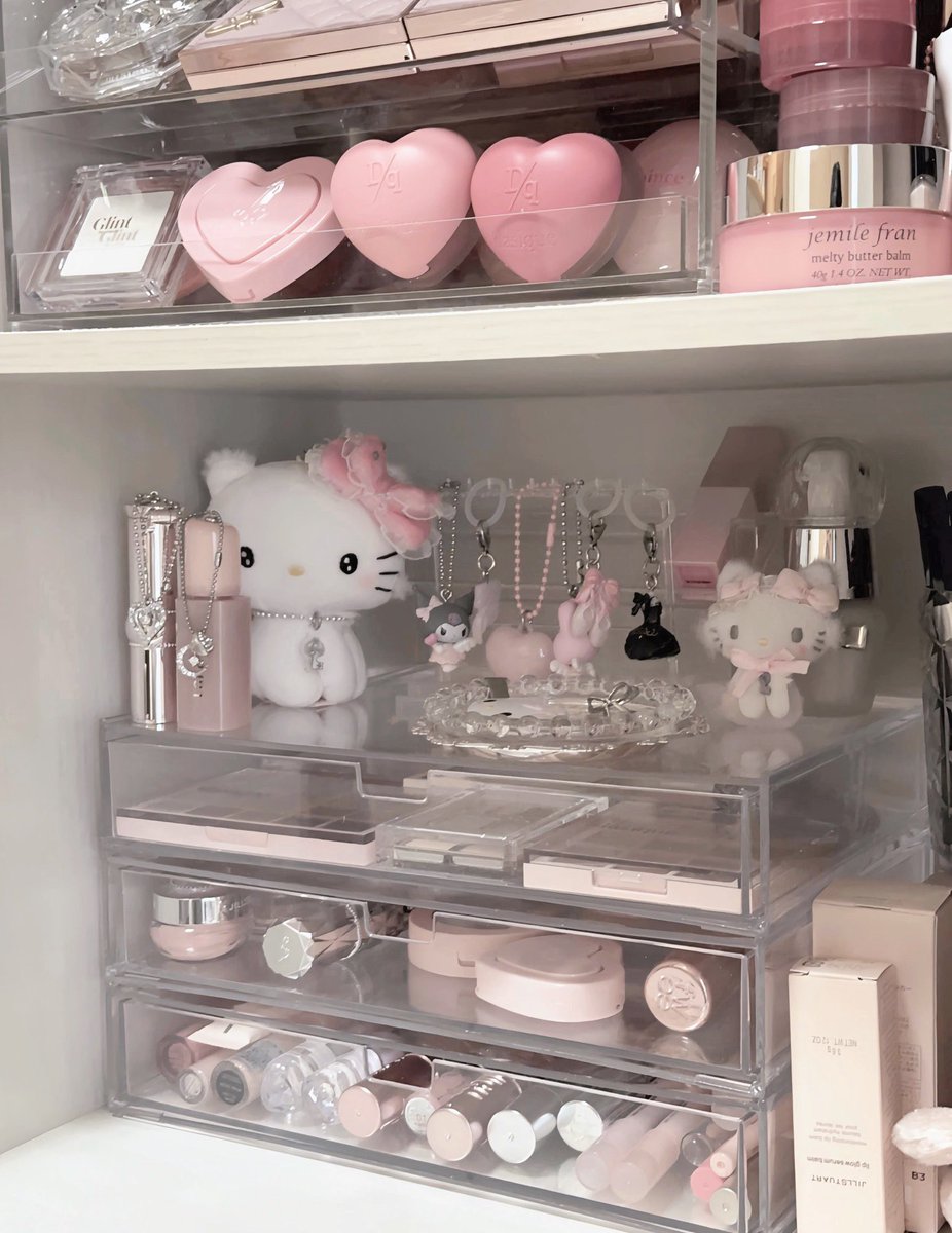 ioi___xx's tweet photo. 前のカラーボックスの中 懐かしい...
コスメ並べるとわくわくする ꪔ̤ ᐝ https://t.co/wjnfbtYeky