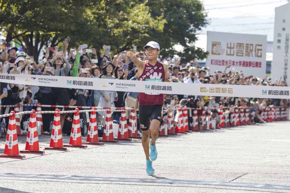 waseda_univ's tweet photo. 🏆出雲駅伝、16年ぶり3度目の優勝🏆

大学3大駅伝の初戦となる「第38回出雲全日本大学選抜駅伝競走」にて、早大競走部は2時間5分56秒の大会新記録で優勝🎖

うち4選手が、区間賞を獲得しました🏃

温かいご声援、ありがとうございました！
https://t.co/fWC0kNwa95 https://t.co/u3oqtktBRv