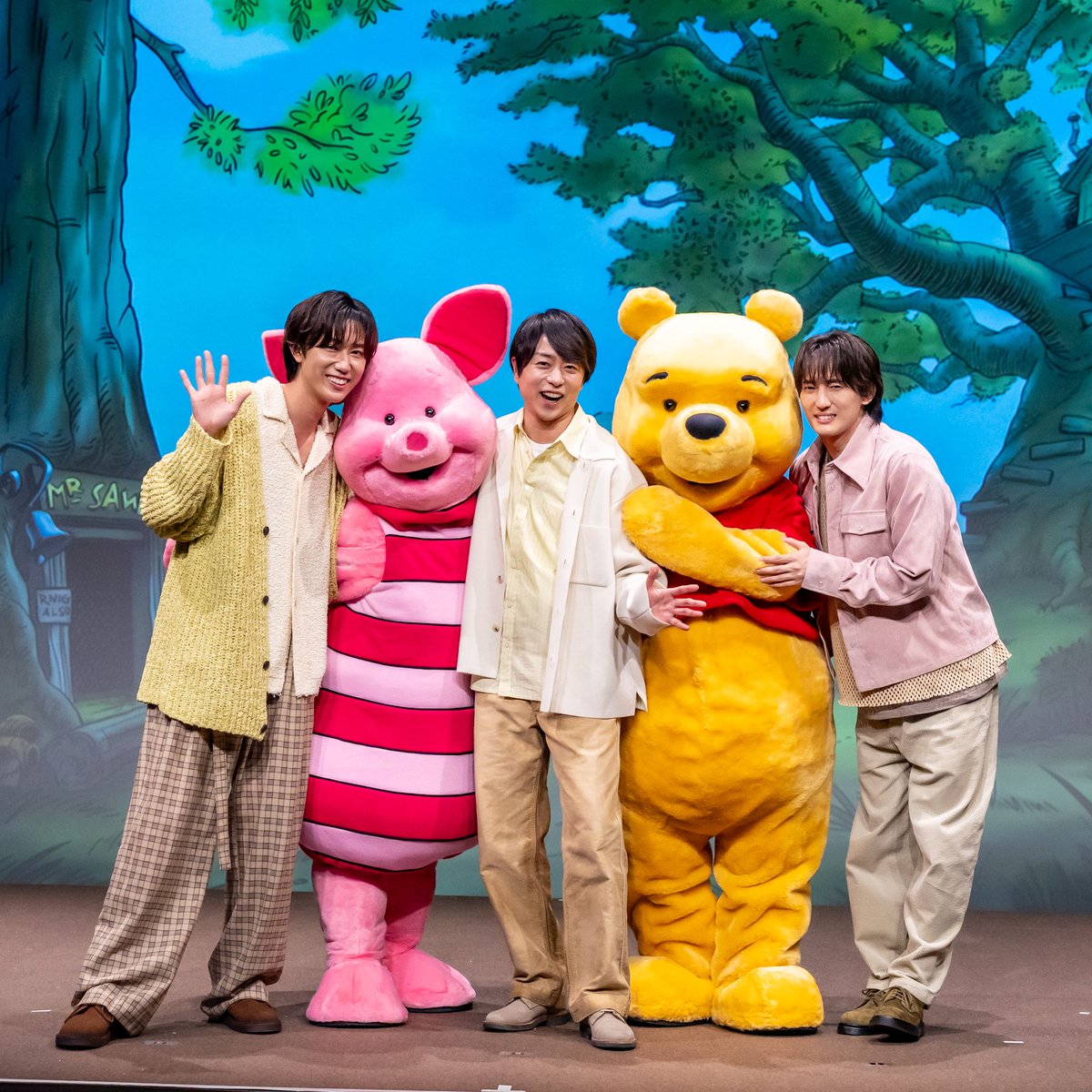 DtimesJP's tweet photo. 櫻井翔・阿部亮平・川島如恵留・プーさん＆ピグレットも！
「くまのプーさん」原作デビュー100周年記念イベント“森のおはなし会”
アンバサダー3人が語る「プーさんタイム」と温かなメッセージ☆
詳細→https://t.co/R9l1PJWJbC https://t.co/PWHJHb8I9M