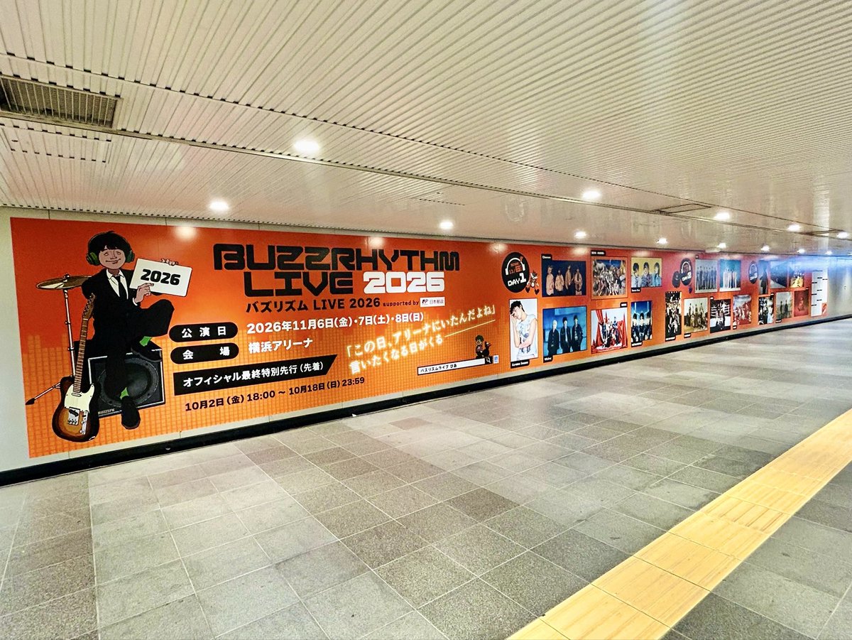 BUZZRHYTHM_NTV's tweet photo. バズリズム LIVE 2026
 渋谷駅にて特別広告掲出中🚃！
•━━━|🎶♪🎧♪🎶|━━━•
ただいま渋谷駅で
#バズライブ の巨大広告が出現中！

今年のメインアリーナ豪華ラインナップに加え、
歴代のバズリズム LIVE出演アーティスト一覧も💥
ぜひ「この日、アリーナにいたんだよね」と教えてください💡

【場所】
道玄坂ハッピーボード
※渋谷駅A0出口付近地下1階

【期間】
10/12(月)〜10/18(日)

お近くを通る際はぜひチェックしてみてください👀

※駅及び駅係員への問い合わせはお控えください
※ご通行の妨げにならないようにご注意ください

🎫オフィシャル最終特別先着先行 受付中
https://t.co/qe01qCduhk
※”先着受付”につき予定枚数に達し次第終了

--バズリズム LIVE 2026 supported by 日本郵政--
https://t.co/QgwksPsSg0

𝗗𝗔𝗬𝟭：11/6(金)
Ayumu Imazu ／ KOIAI ／ Saucy Dog ／ Chevon
マルシィ／ METALVERSE ／ 龍宮城 -楽器隊篇-

𝗗𝗔𝗬𝟮：11/7(土)
IMP. ／ TAGRIGHT ／ 超特急 ／ NEXZ
Lienel ／ ONE OR EIGHT

𝗗𝗔𝗬𝟯：11/8(日)
OddRe: ／ kurayamisaka ／ This is LAST
Vaundy ／ FUJIBASE ／My Hair is Bad

🎸❰BUZZER STAGE❱ ➠ NEW SIDE BEACH!!で開催
https://t.co/qe01qCduhk

𝗗𝗔𝗬𝟭：11/6(金)
スーパー登山部 ／ PURPLE BUBBLE ／ バチカン市国に愛されたい

𝗗𝗔𝗬𝟮：11/7(土)
ON THE AIR ／ かわにしなつき ／ Be-ray

𝗗𝗔𝗬𝟯：11/8(日)
かのん ／ SATOH ／ セブンス・ベガ