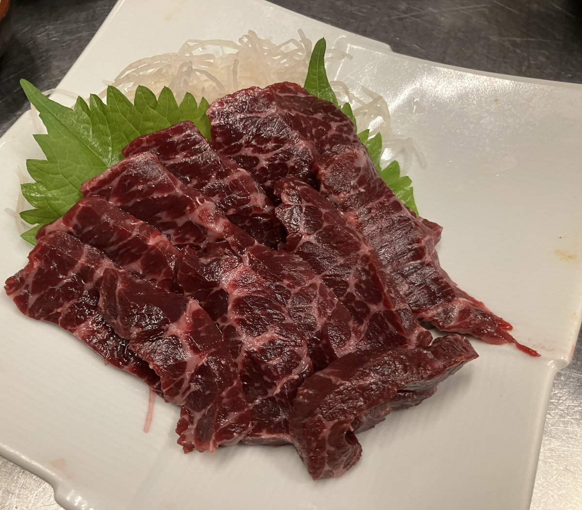 91329Ksr's tweet photo. 今日はスポーツの日。
体を動かして汗を流した方も多かったのではないでしょうか？

そんなとき、疲労回復にいいスーパーフード、それは…

くじら‼️

高タンパク低脂肪、ビタミンAにDHA、EPA。
美容にも健康にも、パワーアップにもすんばらしい効果‼️

ぜひ、ご堪能ください🐳 https://t.co/RMTvMR95gh