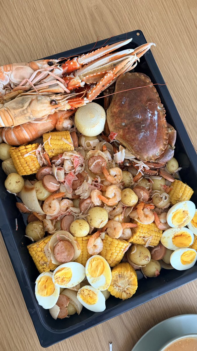 TiinaQueenB's tweet photo. På vei til Sverige, men tenkte å vise dere hva jeg lagde for ikke så lenge siden 🤪🦞🦐
Seafood boil 🌝 https://t.co/Fg0O97ED83