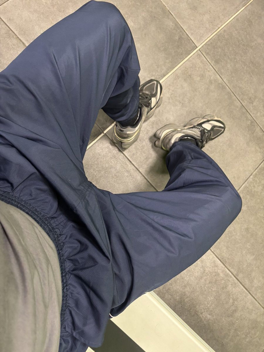 mastergabriel98's tweet photo. Allenamento finito, chi compra la maglia per assaporare il sudore della mia schiena?💦🐷

#findom #cashmaster #mensocks #paypig #malefootworship #malefeet #alpha #submissive #malefoot #mansocks #socks #sock #footfetish #maledomination
#master #soles #humanatm
#moneyslave https://t.co/z46TqwfooT