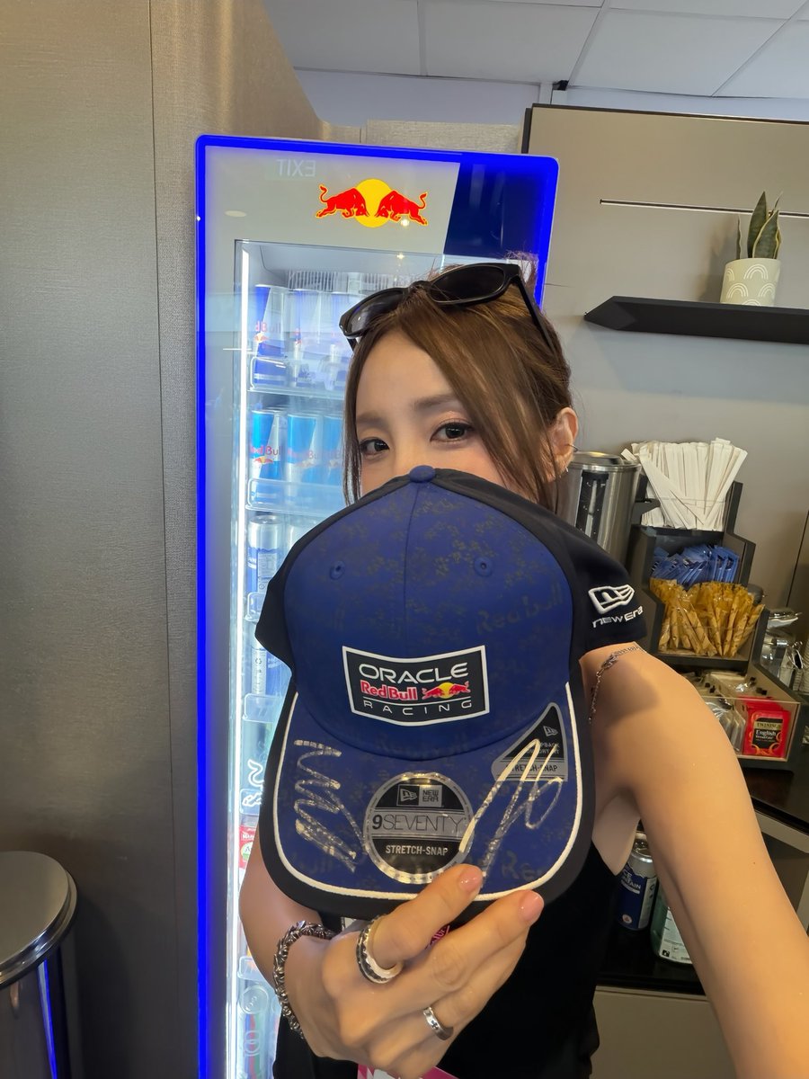 krungy21's tweet photo. Paddock moments with Max &amp; Isack 🏎️💙
And congrats on the win, Max!!! 🏆🎉👏 https://t.co/3GTCQsPrur