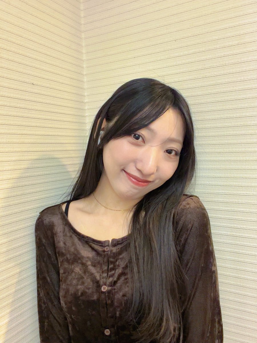 moroan_0502's tweet photo. お家でセルフィーしていた日📸 https://t.co/QxmgLTb7tQ