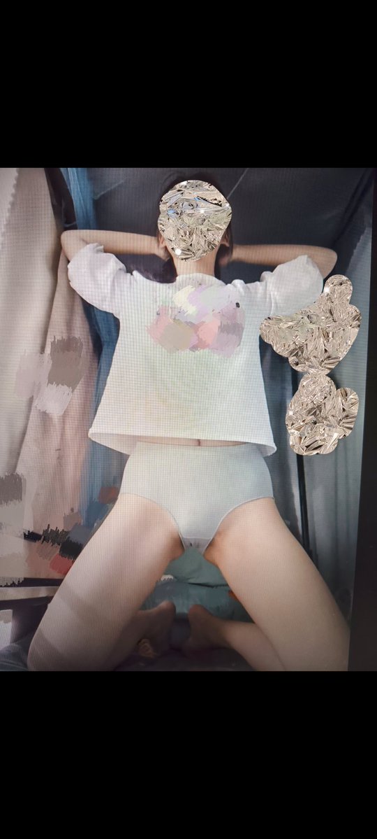 StrictlyControl's tweet photo. 刚有人问我要竹子工具的链接，我说那张竹子工具图是我一个一个一个买的，又不是一套一买的哪有链接，我还有竹子的没拍进去呢

然后我在翻竹子的工具就翻到之前让贝在宿舍罚跪和开腿蹲的照片，晒出来让你们看看，主要是别再有贝跟我说你学校宿舍高度1.1米没法蹲，你是巨人还是你大学的床高度不标准啊？ https://t.co/5Ju9OuPIeN