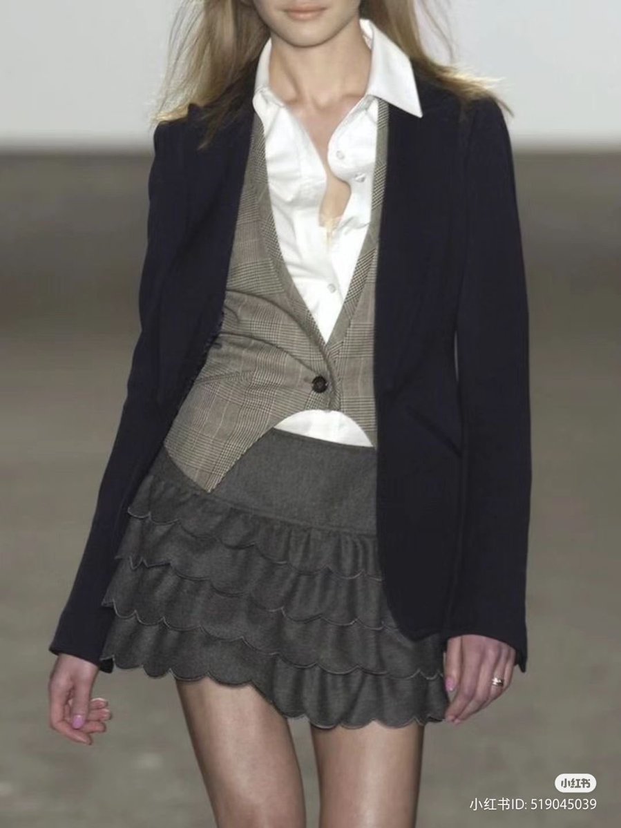 disorderella's tweet photo. i ♡ mini skirts https://t.co/GB75V2JsZ5