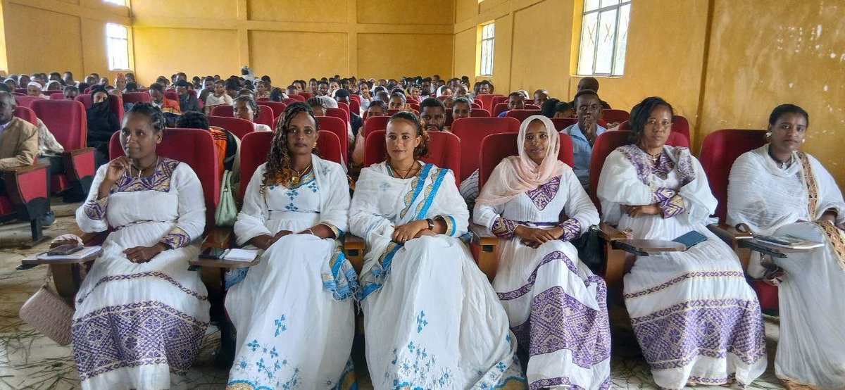 mottacity1's tweet photo. በምስራቅ ጎጃም ዞን በሞጣ ከተማ አስተዳደር የሞጣ ከተማ ብልፅግና ፓርቲ ቅርንጫፍ ፅህፈት ቤት የመንግሥት ሰራተኛ የብልፅግና አባላት የአንደኛ ሩብ ዓመት የህብረት የህብረት ኮንፈረንስ መድረክ እየተካሄደ ነው። https://t.co/zgOMRBsBAI