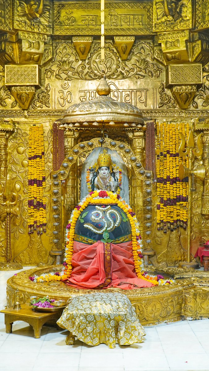 Somnath_Temple's tweet photo. श्री सोमनाथ महादेव मंदिर,
प्रथम ज्योति���्लिंग - गुजरात (सौराष्ट्र) 
दिनांक: 12 अक्टूबर 2026, आश्विन शुक्ल द्वितीया - सोमवार
मध्याह्न श्रृंगार
102611473
#somnath #mahadev #shivji
#bhakti #somnathlivedarshan #somnathtemple #JaiSomnath #SomnathSwabhimaanParv

Whatsapp Channel Daily Darshan https://t.co/sndKP0eWUS