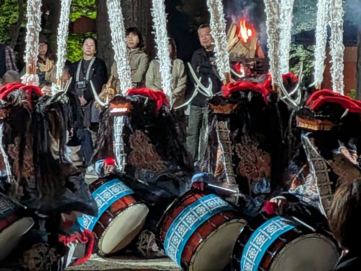 gyozanryu's tweet photo. 三熊野神社⛩️
毘沙門堂　夢灯り展　初めて見に行きました!　暗くなってからの公演なので、結構寒かったです‥　踊り手の皆さん風邪ひかなきゃ良いなぁ‥#春日流落合鹿踊
#金津流丹内獅子躍
#南部流成島鹿踊 
皆さんお疲れ様でした！ https://t.co/kvFHcToKAK