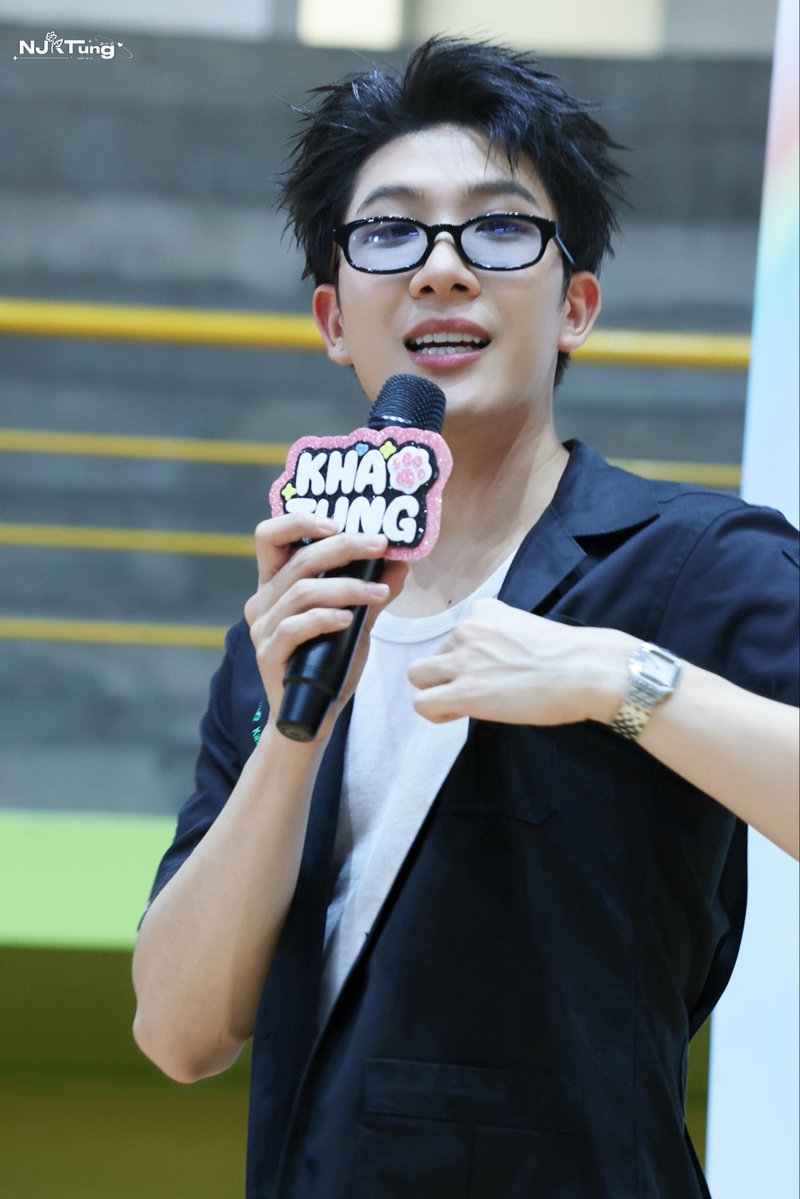 NjkTung's tweet photo. 𝟐𝟔.𝟏𝟎.𝟎𝟖

♡˖ ⊹₊ ⋆ @myktnw ︎ 

KHAOTUNG JOP LAEW JAA

#KhaotungHappyGraduation
#khaotungg #เด็กน้อยของขต https://t.co/8IJzucFnGE