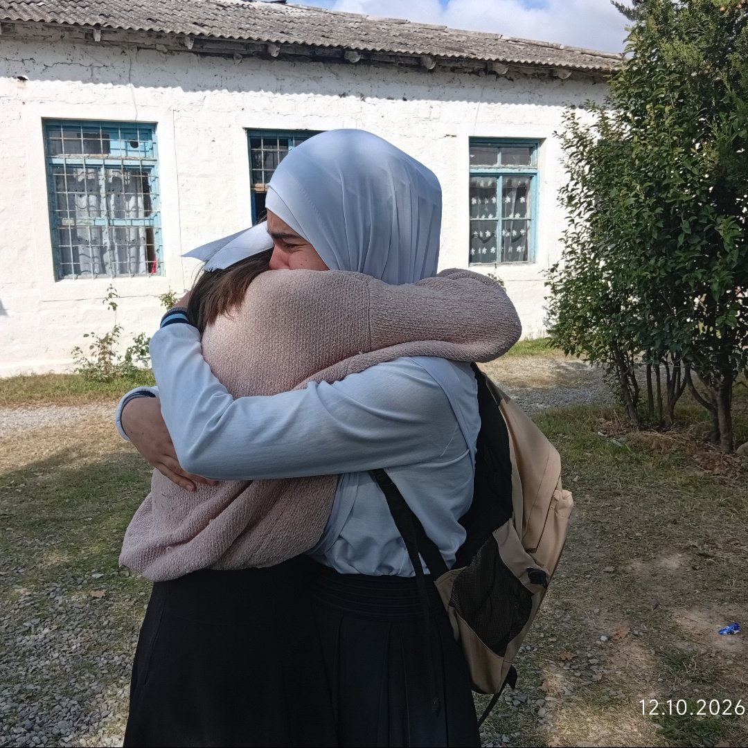 Supportforhijab's tweet photo. Bu gün Göyçay rayon Aşağı Qaraməryəm kənd tam orta məktəbində hicablı qızlar məktəbdən qovuldu. Öncə valideynlərə uşaqları evə buraxmayacaqlarını dedilər, ailələri evlərinə gedən kimi uşaqlara başlarını açmağı ya da məktəbdən çıxmağı dedilər.
#HumanRightslnAzerbaijan https://t.co/GpK0eDEOvG