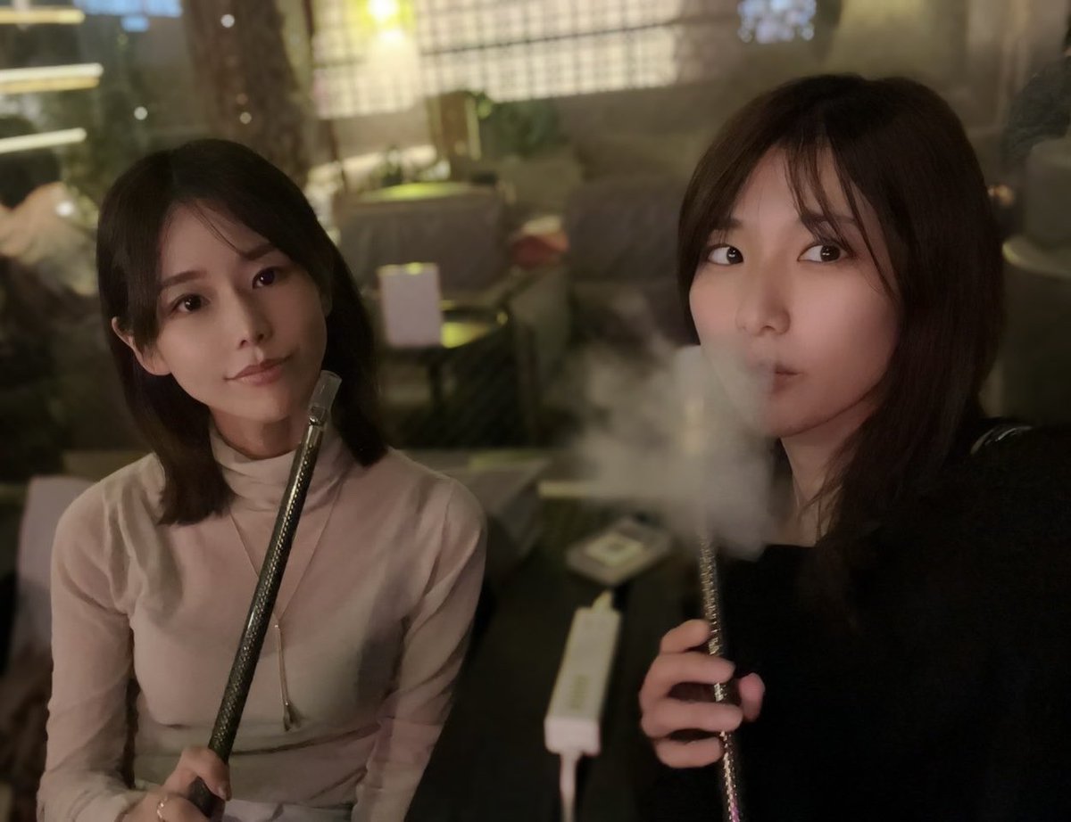 chiip0206's tweet photo. シーシャデビューして案の定ハマり😎夜カフェの空気感がchilling でとてもよき😌
ポーカーのハンドレビューについて議論したりできるってありがたい…
Thanks to @usakosaan ♡
新しい世界に飛び込むのはリスクもあり労力もかかるけど、その分視野が広がっていく過程に充実感。 https://t.co/444BQIA4mD