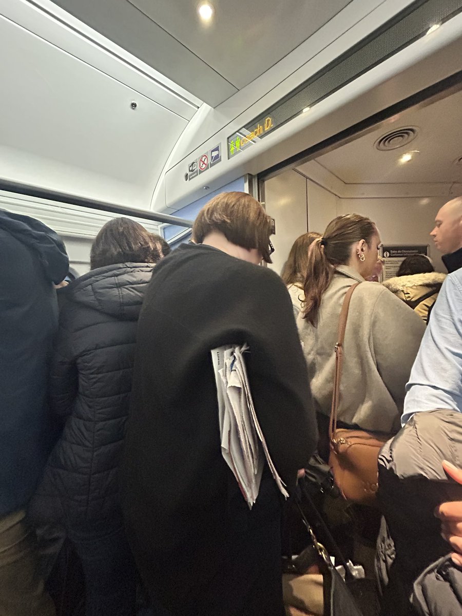 caoimheplunket2's tweet photo. @IrishRail this is people trying to get off to let more in people are trying not to fall to let people by this is safety issues https://t.co/7tXwHWG0ct