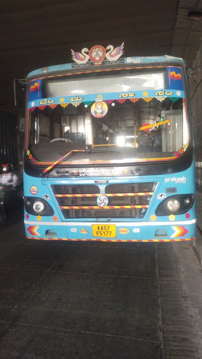 blrcitytraffic's tweet photo. "ಸಂಚಾರ ಸಲಹೆ"
ರಾಮಮೂರ್ತಿನಗರದ ಅಂಡರ್‌ಪಾಸ್‌ ಬಳಿ ವಾಹನ ಕೆಟ್ಟು ನಿಂತಿರುವುದರಿಂದ  ಹೆಬ್ಬಾಳ ಕಡೆಗೆ  ನಿಧಾನಗತಿಯ ಸಂಚಾರವಿರುತ್ತದೆ.
"Traffic advisory"
Due to a vehicle breakdown near  Ramaurthynagara underpass towards Hebbal is having slow-moving traffic. https://t.co/DcSTymsuqE