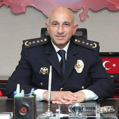 cengizaksan's tweet photo. Ankara İl Emniyet Müdürü Maksut Yüksek'in göreve geldiğinde en çok önemsediği konuların başında geliyordu.

Her ortamda ve her toplantıda buraların Türkiye Cumhuriyeti'nin başkentine yakışmadığını vurguluyordu. Bu mekanlarda dönen işleri mercek altına almıştı. Tek tek tespit etti ve gereken yapıldı.
Ellerinize sağlık @Maksutyuksek Müdürüm👏👏

Artık bu bölge için yatırımcılar harekete geçmeli. Ankara'nın kalbi olan bu bölge başkente yakışır bir lokasyon haline gelmeli.

🔽🔽🔽
Ankara Ulus’ta I. Meclis binasının hemen yanı başında bulunan ve yıllardır tarihi dokuda görüntü kirliliği yaratan pavyonlar dev operasyonla kilit vurularak tamamen kapatıldı. Başkentte bir dönemin sonunu getiren kararla, bölgedeki 20 eğlence mekânı süresiz mühürlendi.

https://t.co/tXfbsHagjT